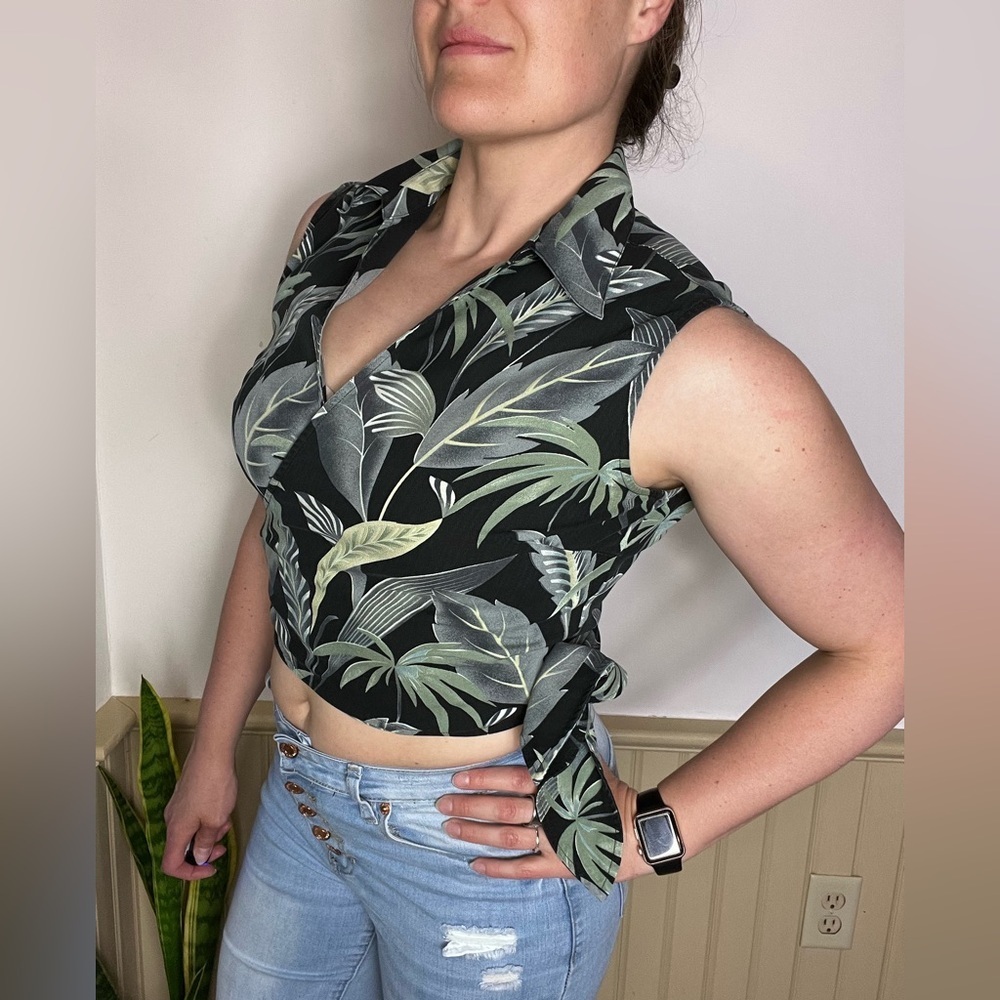 Tommy Bahama Silk Wrap Crop Top M Black Tropical Palm Tie Tank Resort Y2K